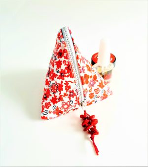 Red pyramid small purse